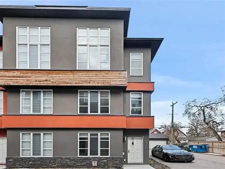 Classic 2 Master Bedrooms TownHome | 3 - 1930 26A Street Southwest, Calgary