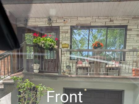 Beau et grand 5 1/2 haut de duplex