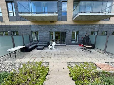 Appartement 4 1/2 avec grande terasse privée au Quartier QB, à proximité de l'Université Laval (Sainte-Foy)