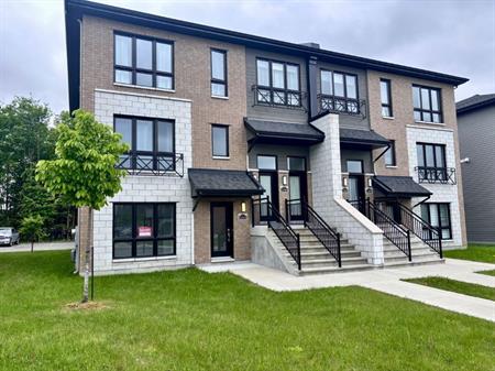 Saint-Jérôme, 4 1/2 style condo, libre dès maintenant