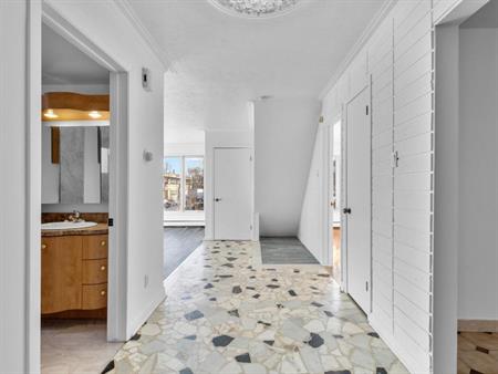 Location - Appartement de 3 chambres avec cour arrière!