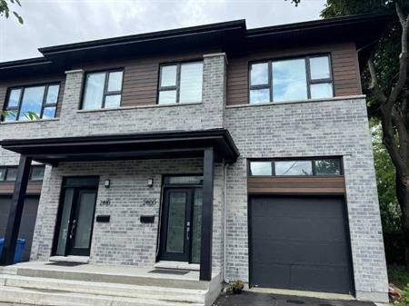 4 Beds 3.5 Baths Semi-detached House