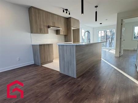 Appartement Saint-Hubert (Longueuil) À Louer