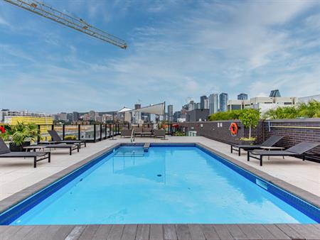 Spacieux 1 Chambre Avec Balcon! Pool!
