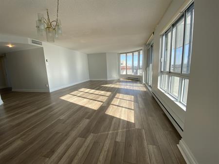 Large Condo 3 Chambres 3 Salles De Bains