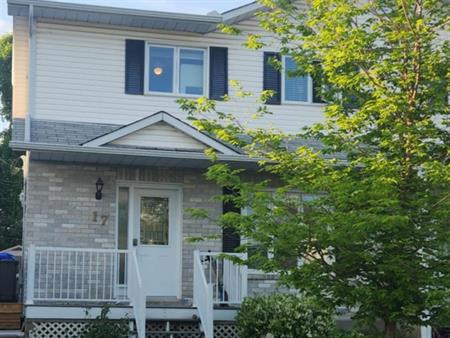Joli Semi-détaché 4 Chambres à Louer