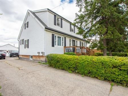 170 Southworth Street North | 170 Southworth Street North, Welland