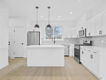4204 106 Avenue Northwest  Gold Bar, Edmonton, AB | 4204 106 Avenue Northwest, Edmonton