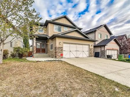 3400 sqft 4 bedroom walk-out home with finished basement). | 62 Silverado Skies Drive Southwest, Calgary