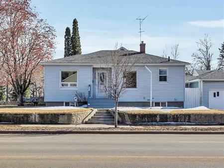 Charming 3-Bedroom Home in Edmonton’s Sought-After Highlands | 6705 112 Avenue Northwest, Edmonton