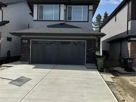Executive 4-Bedroom 3 full bathrooms Home for Rent – Premium Parkside Lot | 3917 Chrustawka Place Southwest, Edmonton