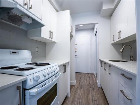 1 Bed, 1 Bath - 7790 Avenue Trémolières, Anjou