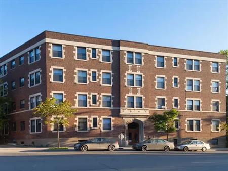 5530 Cote Saint-Luc Road | 5530 Cote Saint-Luc Road, Montreal