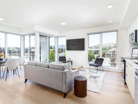 1000sqft! Pet Friendly! 2 Bedroom Apartment in Langford | 2718 Strathmore Road, Victoria