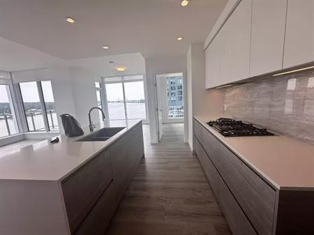 Waterfront Luxury 2 bed 1 den 2 bath condo in the heart of New Westminster | 660 Quayside Drive, New Westminster