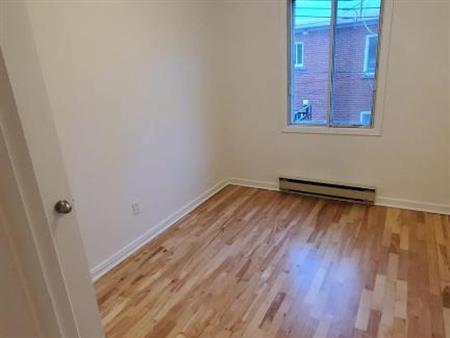 Haut de duplex 5 1/2 à louer St-Michel