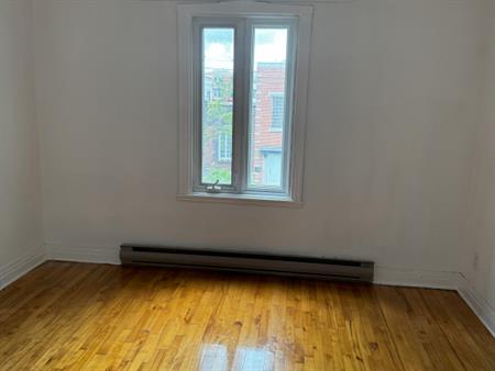 4 Et 1/2 (2 Chambres Fermées), Cremazie