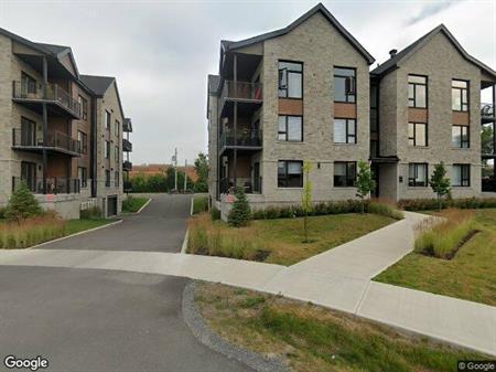3 CH - 1 SDB - Rosemère - $2,070 /mo