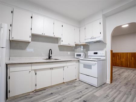 4 Bed, 1 Bath - 4852 Rue Saint-Urbain, Montréal