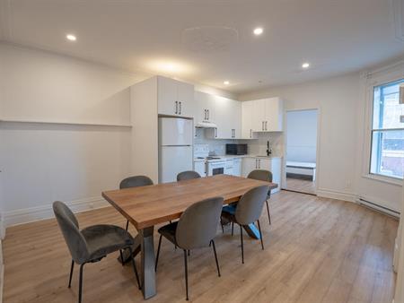 5 Bed, 2 Bath - 252 Avenue Laurier Est, Montréal