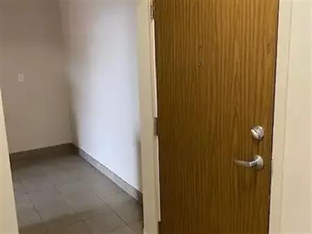 Nice large 1 bedroom apartment for sublease in North York in condo like building | 1601 - 70 Ruddington Drive, Toronto