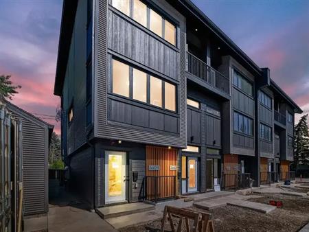 NetZero 2 Bedroom Townhouse Living | B - 7903 36 Avenue Northwest, Calgary