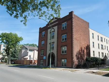 370 Stradbrook Avenue | 370 Stradbrook Avenue, Winnipeg