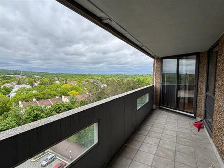Condo 1 ch + 1 bureau - Manoir des Trembles