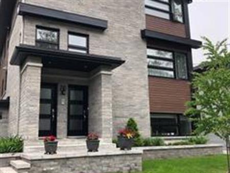 CONDO À LOUER DANS LE VIEUX STE-ROSE - 5 1/2 (DISPONIBILITÉ 1er SEPTEMBRE 2025)