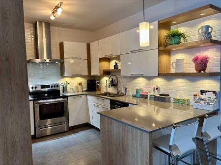 TRÈS BEAU CONDO 4 1/2 À LOUER