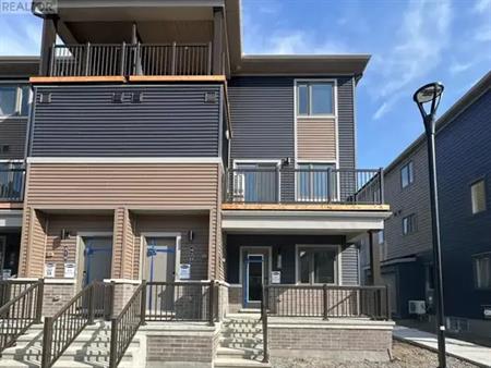 422 LILLIAN FREIMAN PRIVATE | 422 LILLIAN FREIMAN PRIVATE, Ottawa