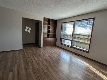 Excellent Location 4 bedrooms house | Calgary