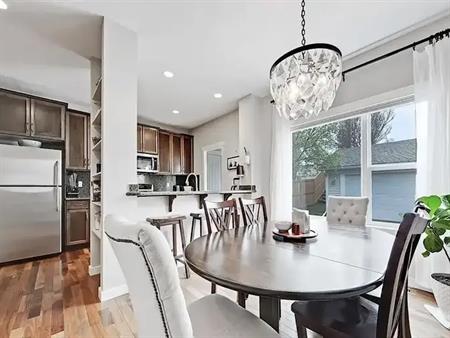 Gorgeous FULL HOUSE in Prime Garrison Woods/Marda Loop with Double Garage | 110 Ypres Green Southwest, Calgary