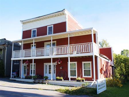 1er JUILLET ! Magnifique 11 ½ à louer à la campagne -location long terme- Foster (Lac-Brome).