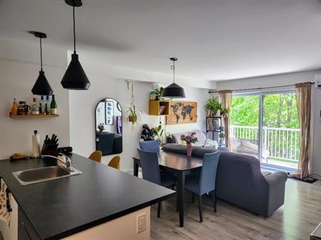 3 ½ avec BUREAU** au 3315, CHEMIN STE-FOY