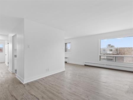 2 Bed, 1 Bath - 6351 Boulevard Joseph-Renaud, Anjou