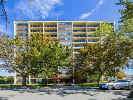 Centennial Towers | 155 Navy Street, Oakville