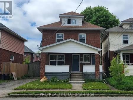 ROOM - 4869 SECOND AVENUE | ROOM - 4869 SECOND AVENUE, Niagara Falls