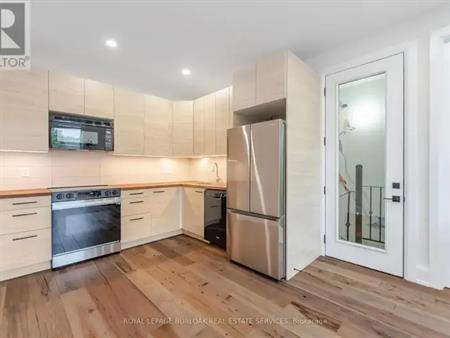 A - 527 VYNER CRESCENT | A - 527 VYNER CRESCENT, Oakville