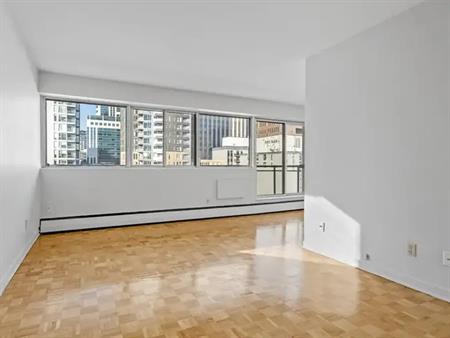 Regency Towers | 261 Cooper Street, Ottawa