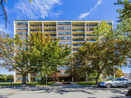 Centennial Towers | 155 Navy Street, Oakville