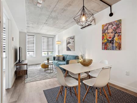 CONDO MEUBLÉ LUXUEUX