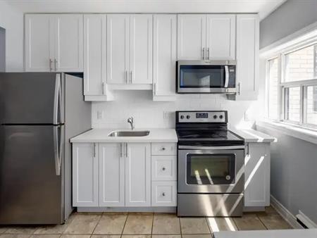 233 Mohawk Road East | 233 Mohawk Rd E, Hamilton