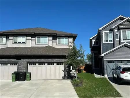 Cozy 3 bedroom half duplex in highly sought out Neighbourhood of Keswick | 1974 Kroetsch Crescent SW, Edmonton