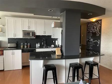 Stunning, corner 2-bedroom 1-bath fully furnished condo | 501 - 1225 15th Ave SW, Calgary