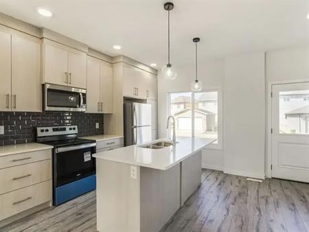 SPACIOUS HOUSE WITH LARGE BEDROOMS | Edmonton
