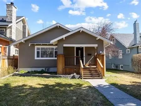 Beautiful bungalow on a quiet centrally located street in Scarboro | 324 Superior Avenue Southwest, Calgary
