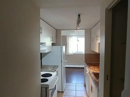 LARGE 1 BEDROOM APARTMENT  AVAILABLE!   *1331-14th Ave. SW* | 1331 14 Avenue Southwest, Calgary
