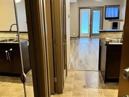OFF White Ave Beautiful 1 bedroom + den condo | 325 - 10121 80 Avenue NW, Edmonton