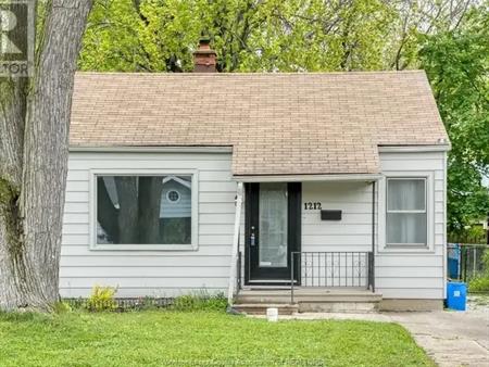 1212 Elm AVENUE | 1212 Elm AVENUE, Windsor